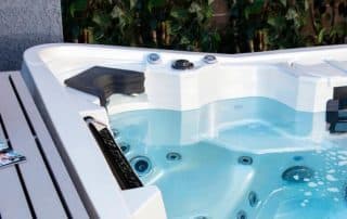 Hot Tub Arthritis Relief: How Warm Water May Support Joint Comfort as Temperatures Drop